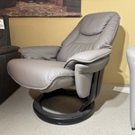 Relaxfauteuil, grijs leder, manueel verstelbaar, ronde zwarte poot